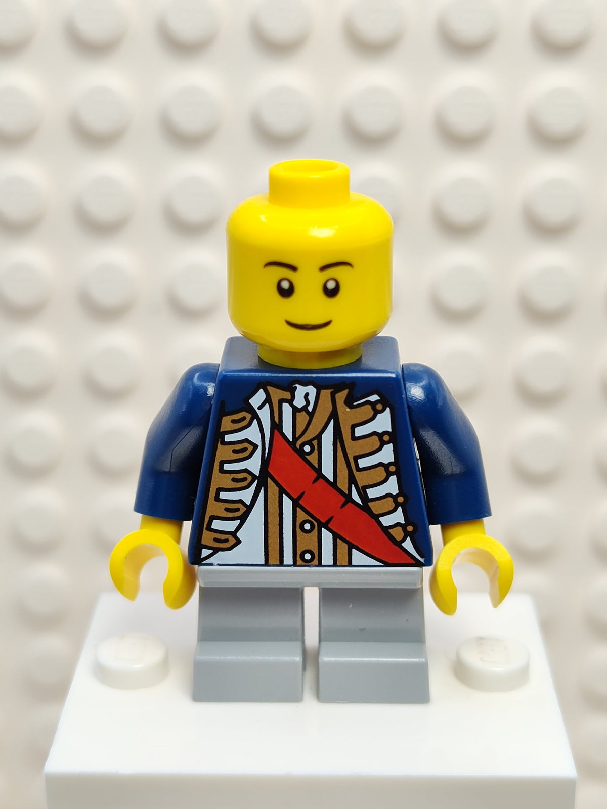 Red Sash with Helmet Closed, cas476a