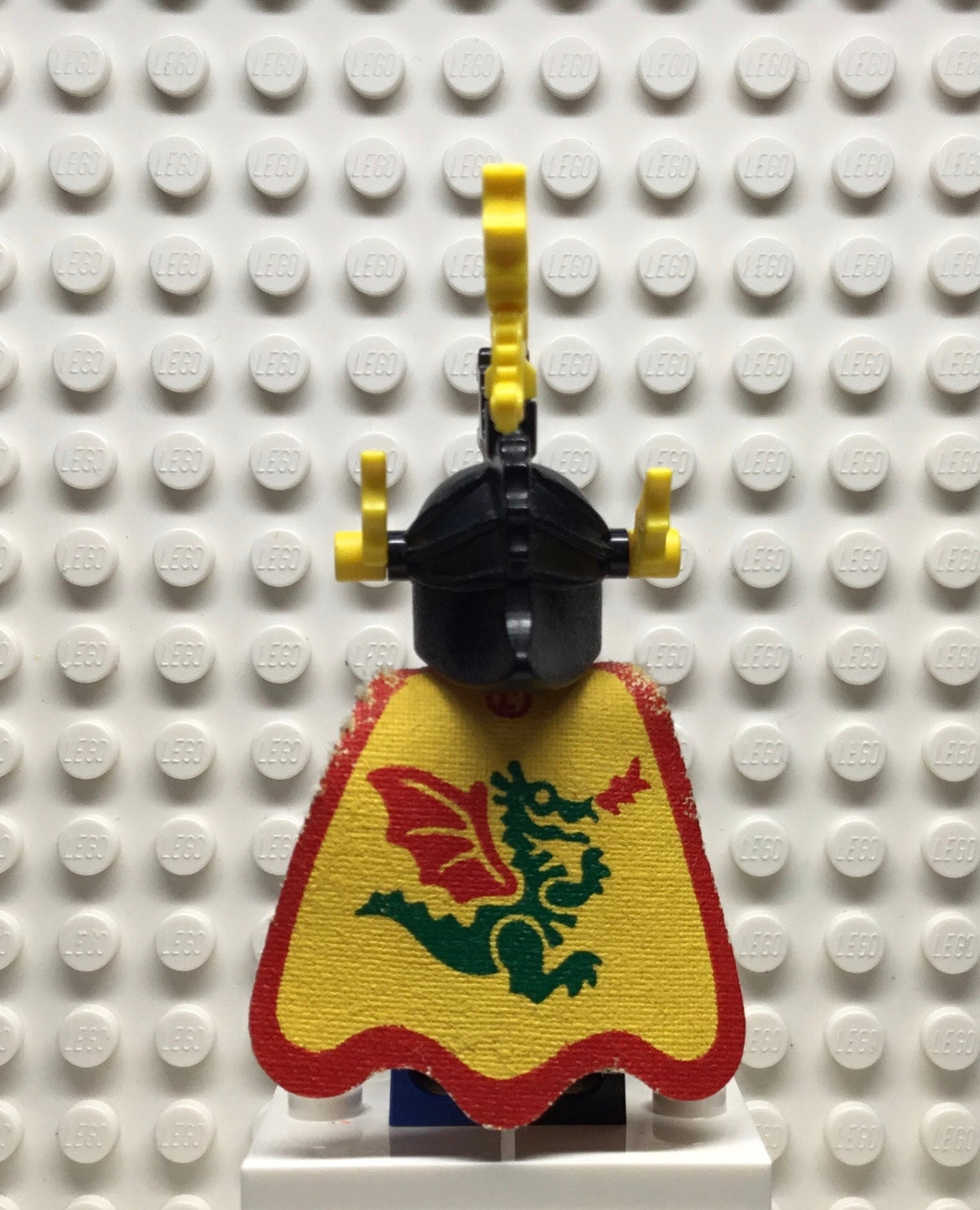 Dragon Knights, Dragon Master, Yellow Plumes, Dragon Cape, cas001