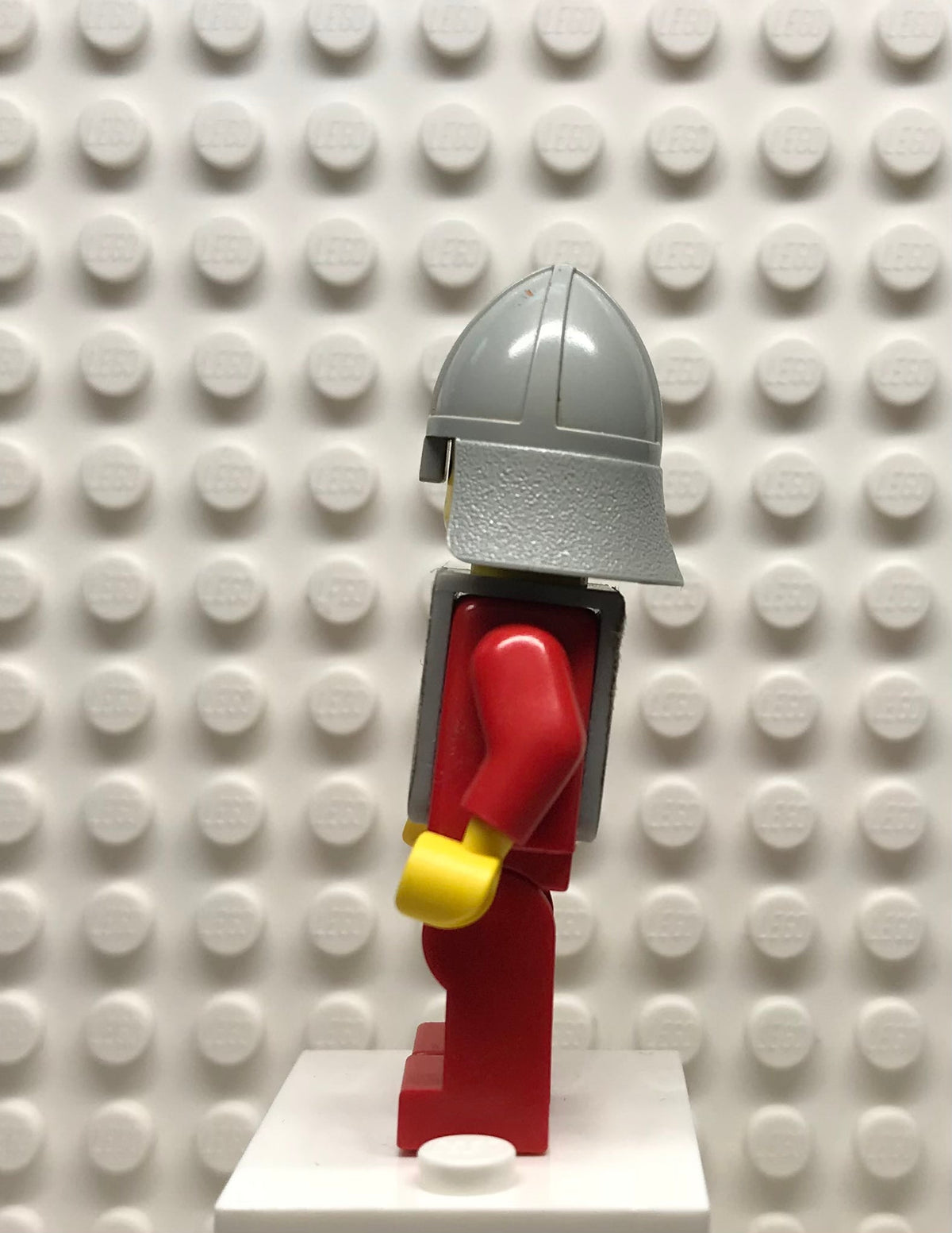 Classic Yellow Castle Knight Red - with Vest Stickers, cas088s