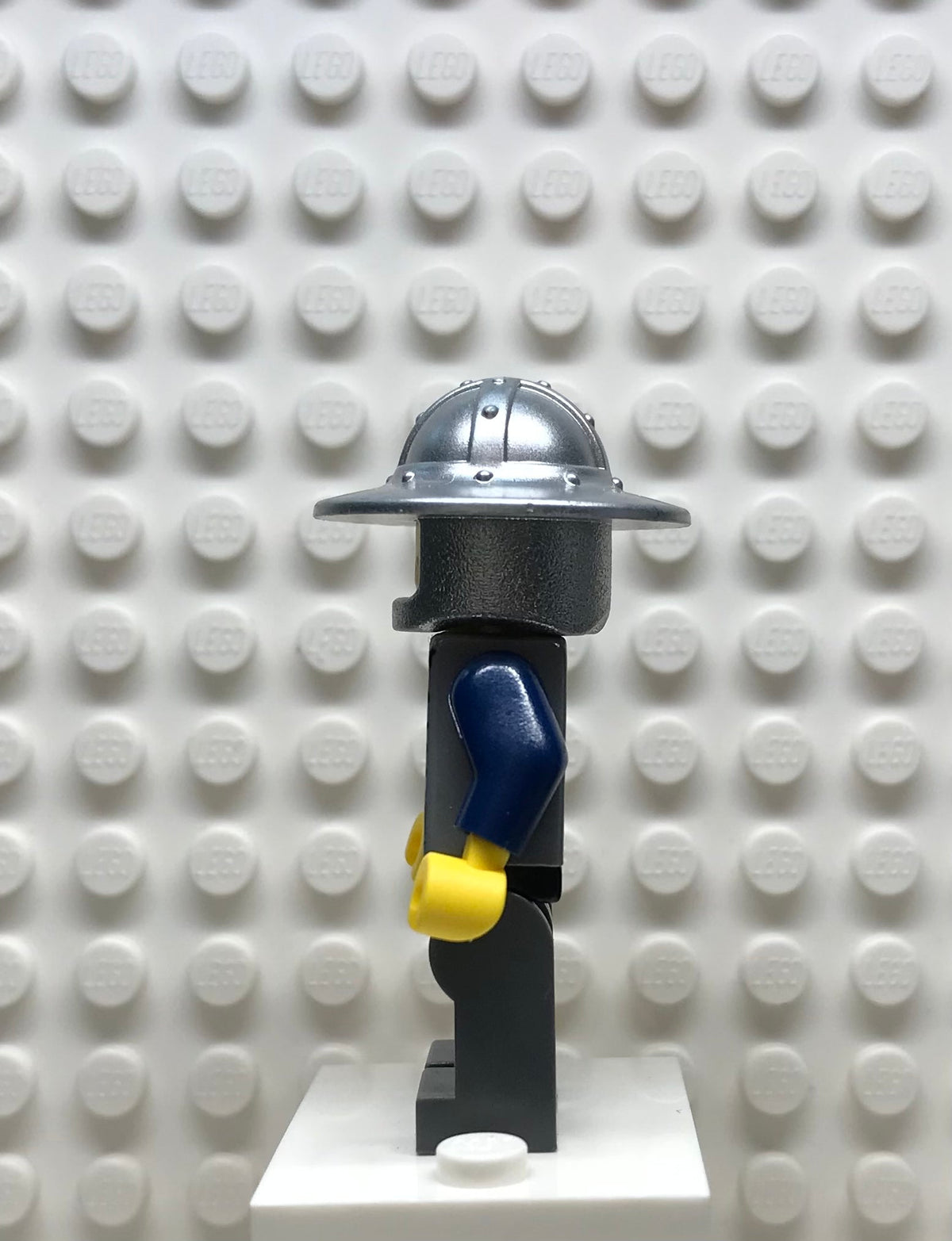 Fantasy Era, Crown Knight Scale Mail with Chest Strap, Helmet with Broad Brim, Smirk and Stubble Beard, cas336