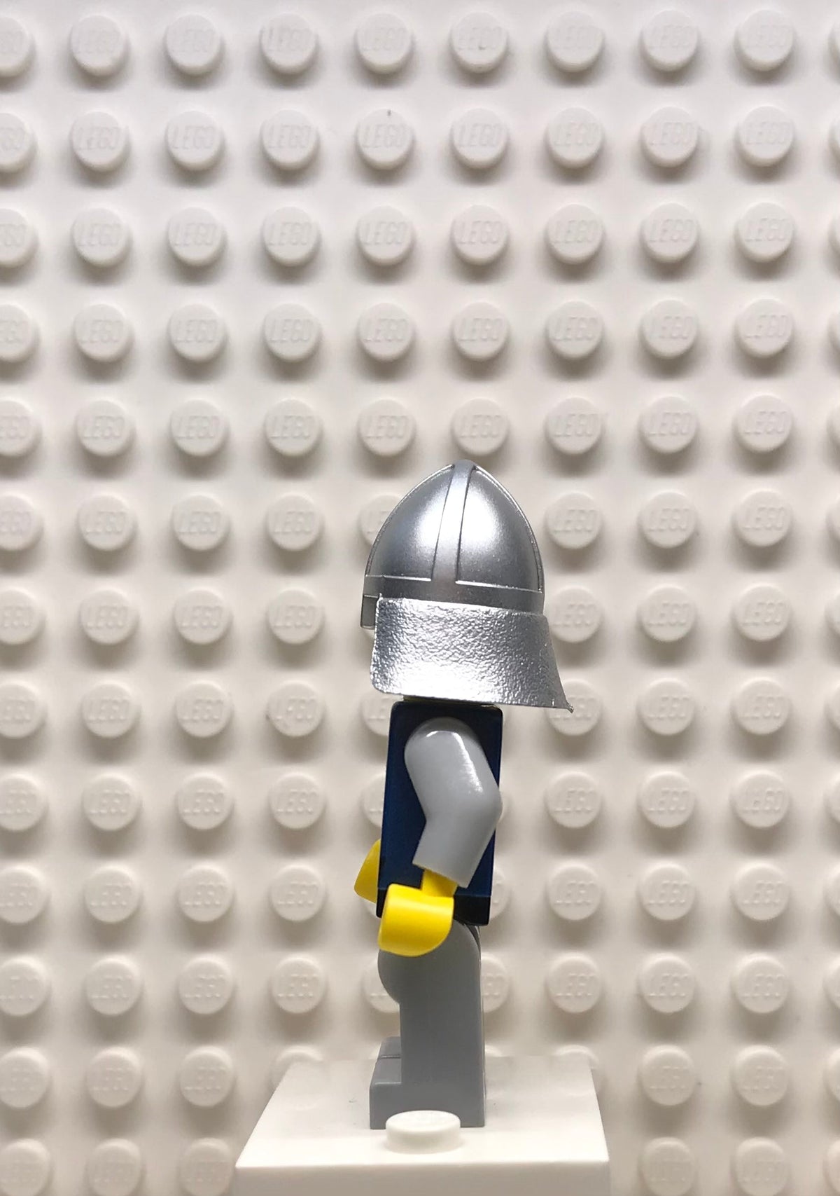 Fantasy Era, Crown Knight Scale Mail with Crown, Helmet with Neck Protector, White Moustache and Beard, cas343