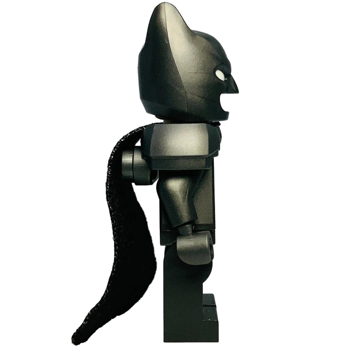 Batman - Pearl Dark Gray Armor, Cowl with White Eyes, Spongy Cape, sh1122 - LEGO® DC Minifigure