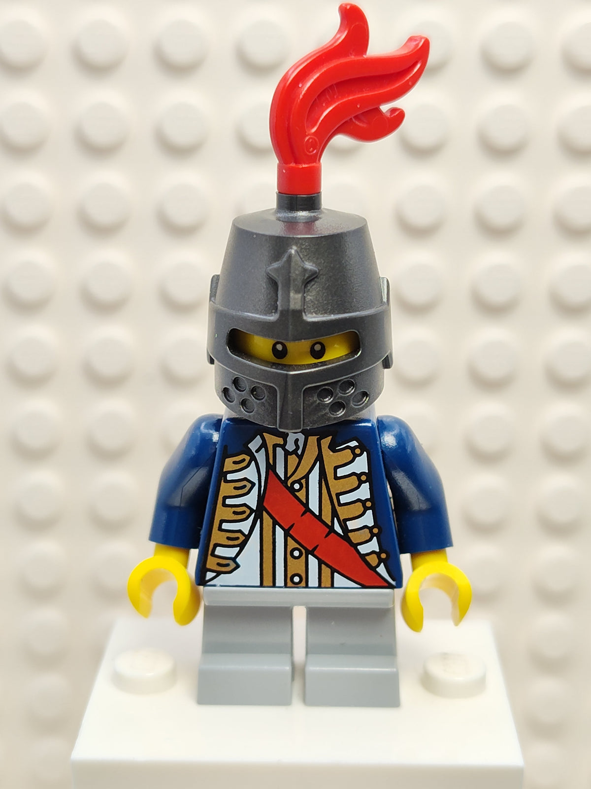 Red Sash with Helmet Closed, cas476a