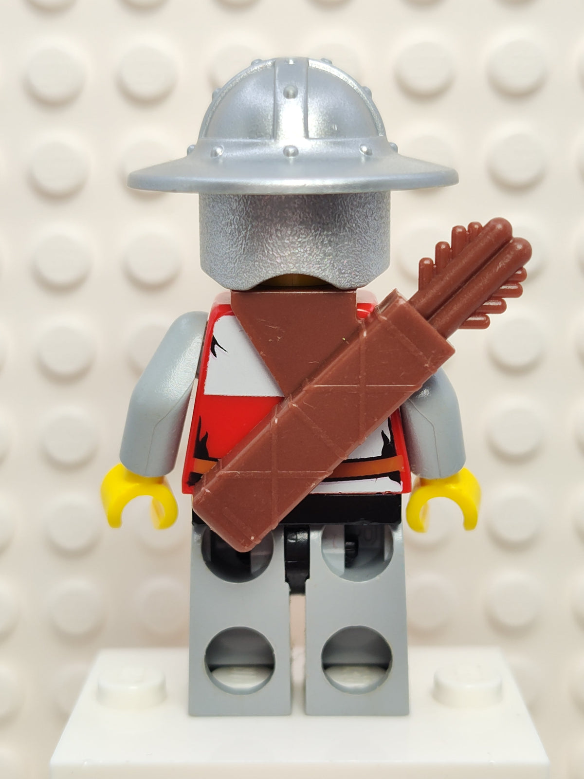 Lion Knight Quarters (Helmet with Broad Brim, Quiver, Open Grin), cas474