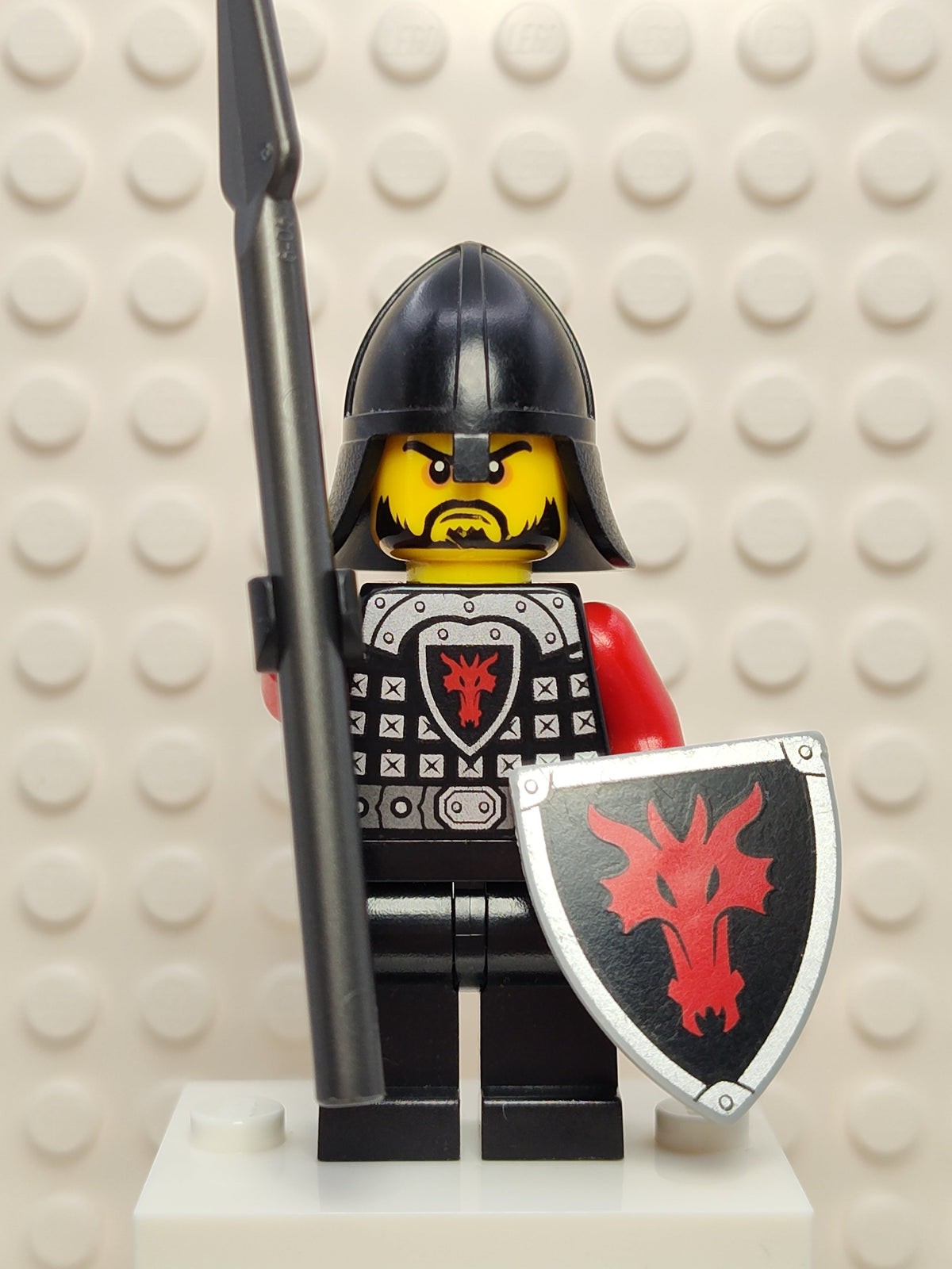 Dragon Knight Scale Mail with Dragon Shield and Shoulder Armor, cas525