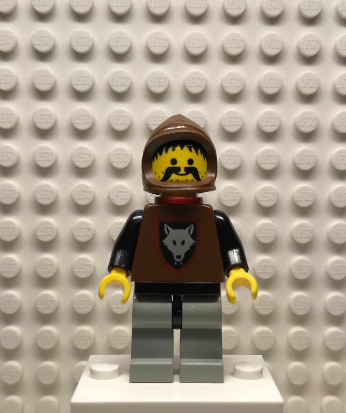 Wolfpack, Moustache, Black Arms and Light Gray legs, Brown Hood and Red Cape, cas252