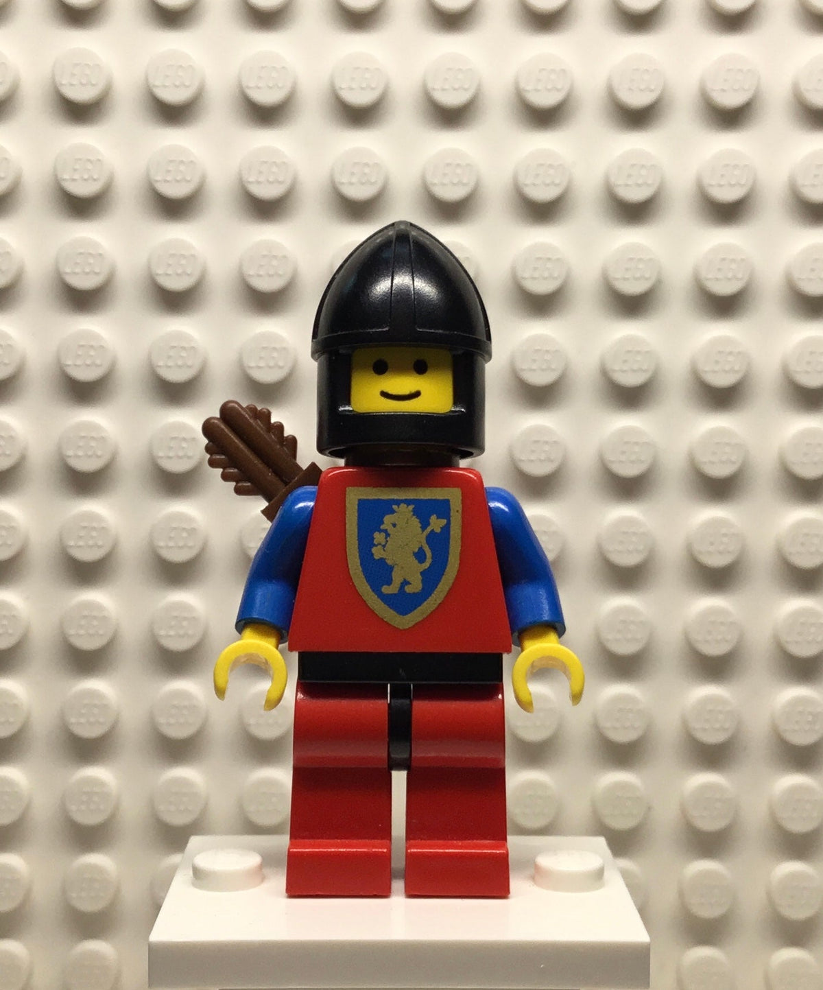 Crusader-Lion, Red Legs with Black Hips, Black Chin-Guard, Quiver, cas222