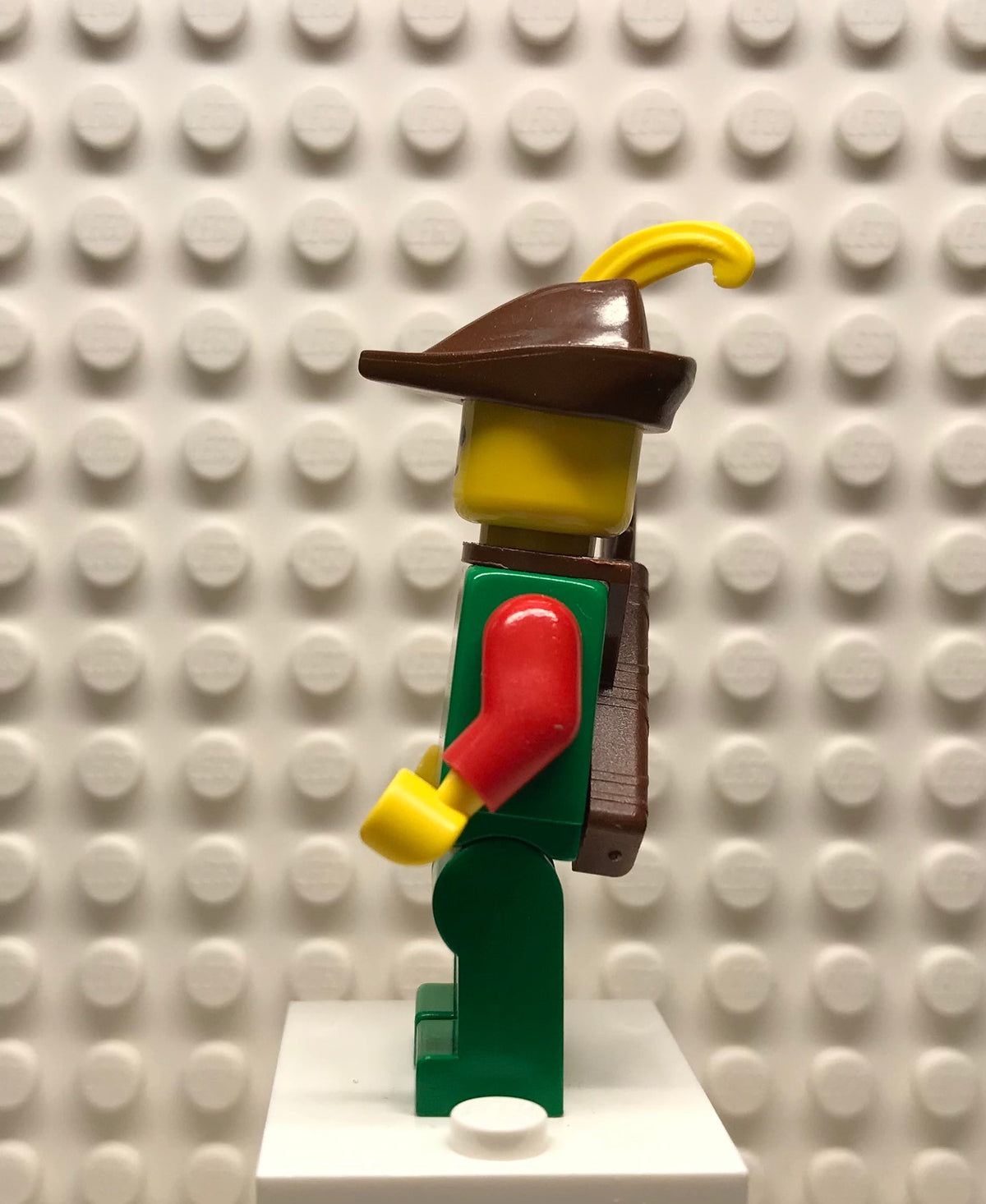 Forestman, Red, Brown Hat, Yellow Feather, Quiver, cas140a
