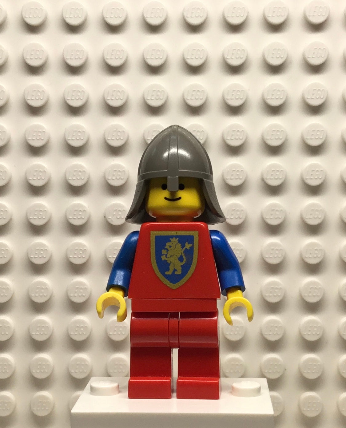 Crusader-Lion, Red Legs, Dark Gray Neck-Protector, cas121