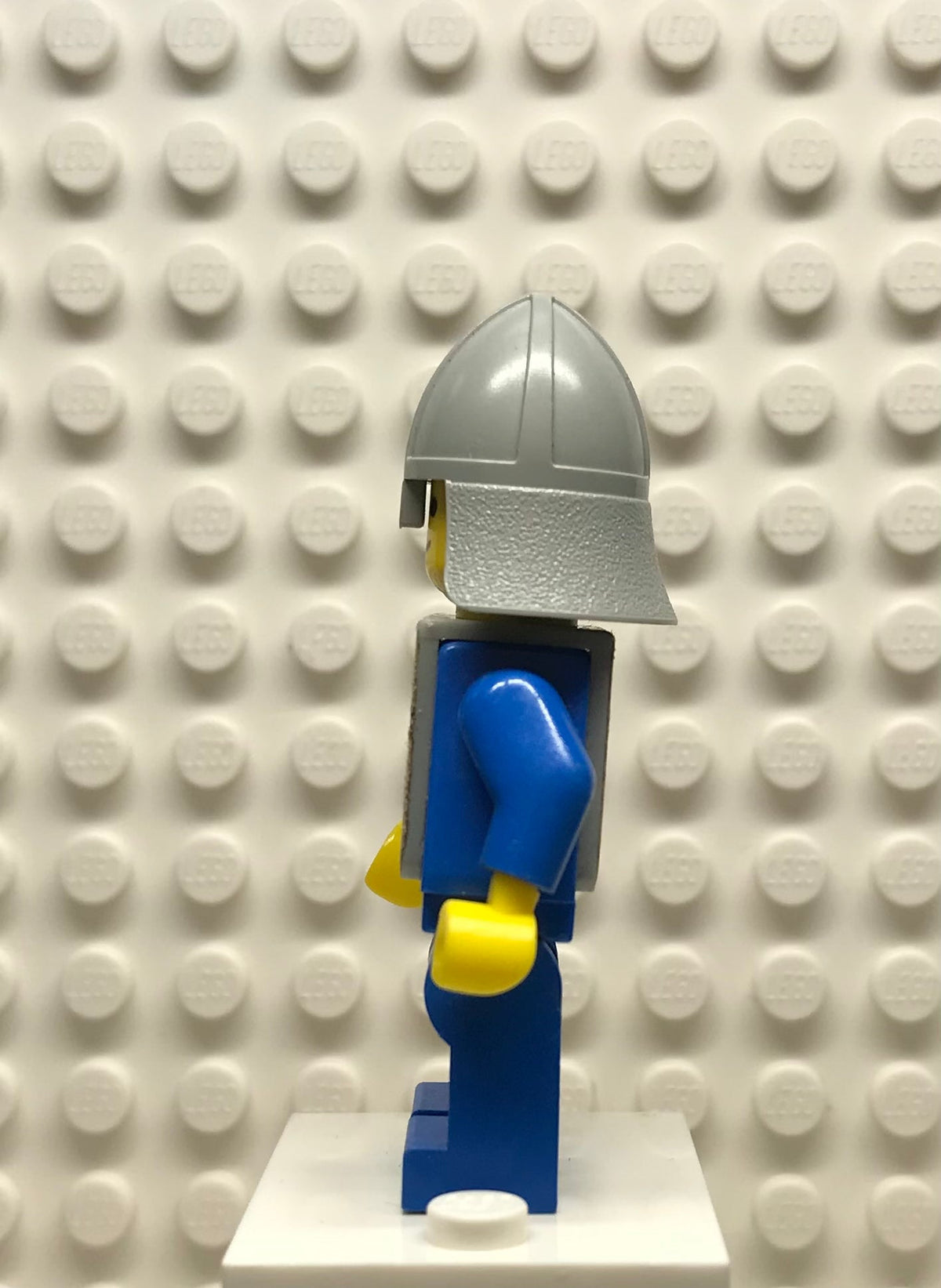 Classic Yellow Castle Knight Blue - with Vest Stickers, cas082s