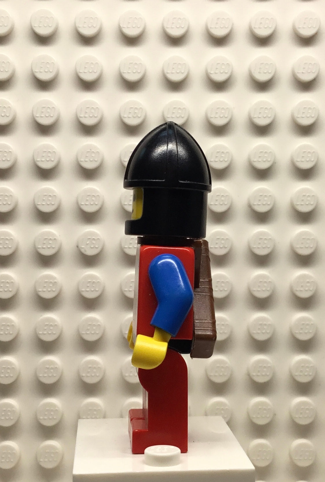 Crusader-Lion, Red Legs with Black Hips, Black Chin-Guard, Quiver, cas222