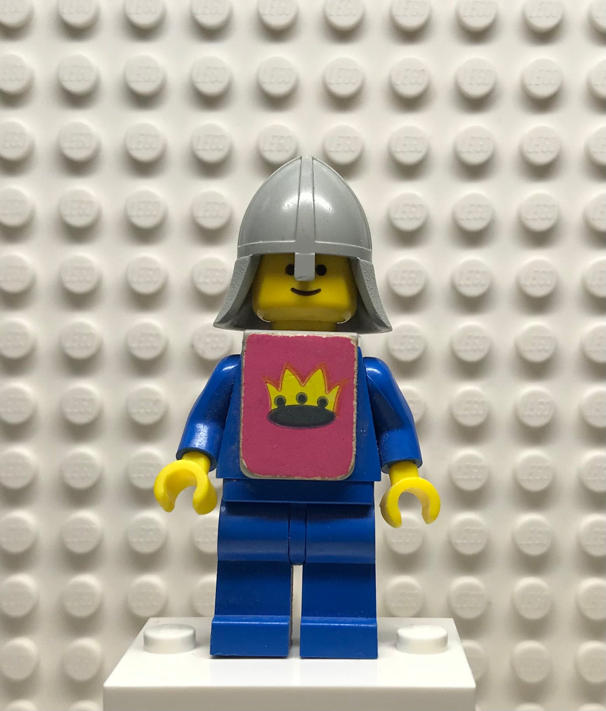 Classic Yellow Castle Knight Blue - with Vest Stickers, cas082s
