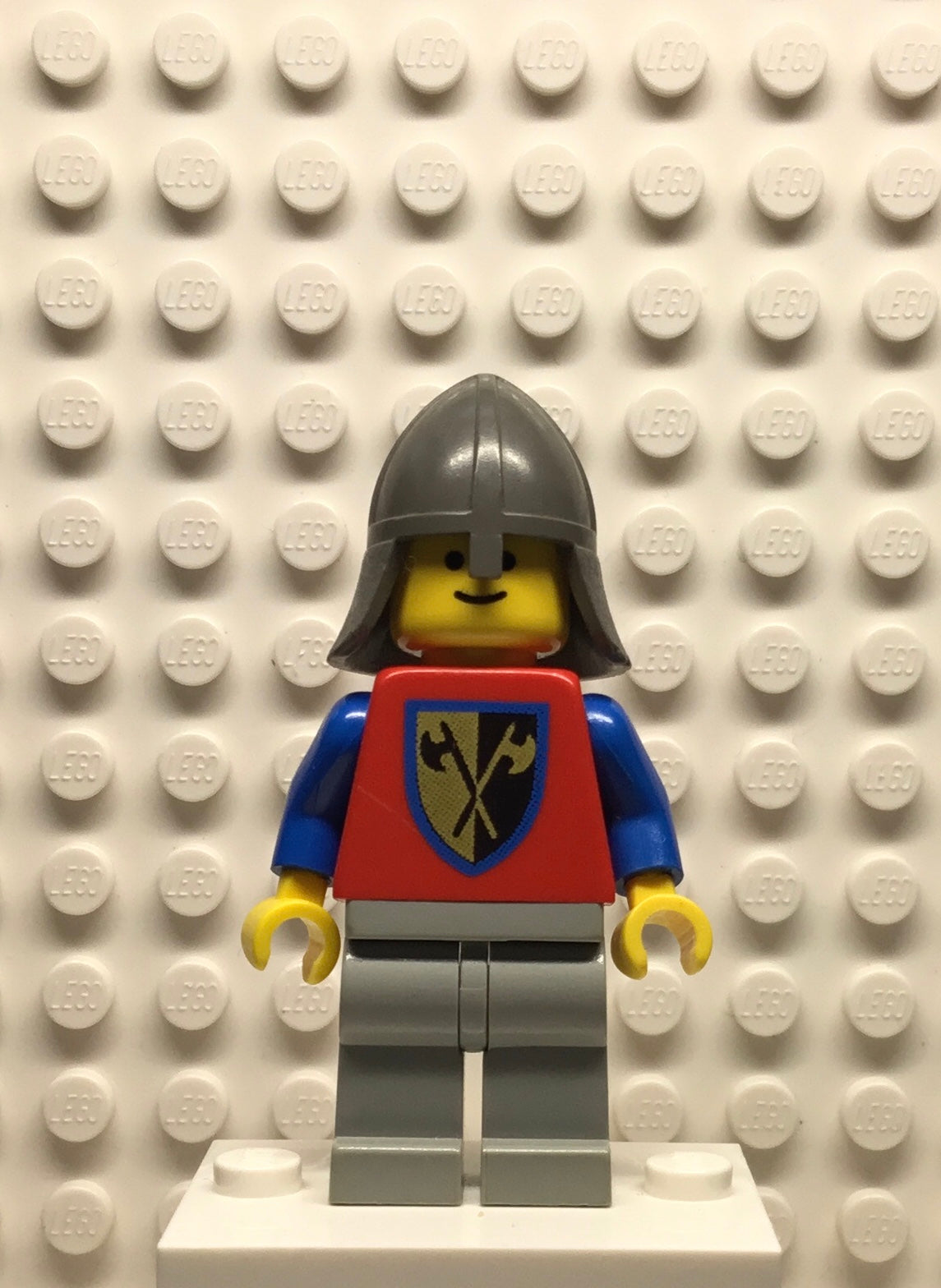 Crusader-Axe, Light Gray Legs, Dark Gray Neck-Protector, cas109