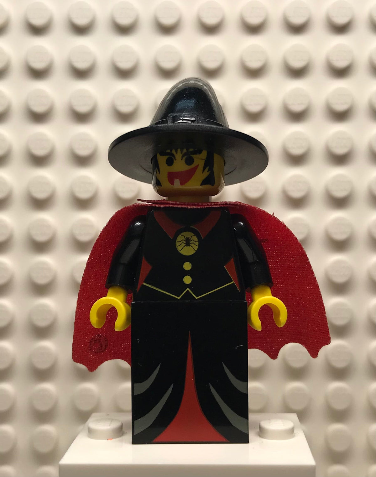 Willa the Witch with Cape, cas032