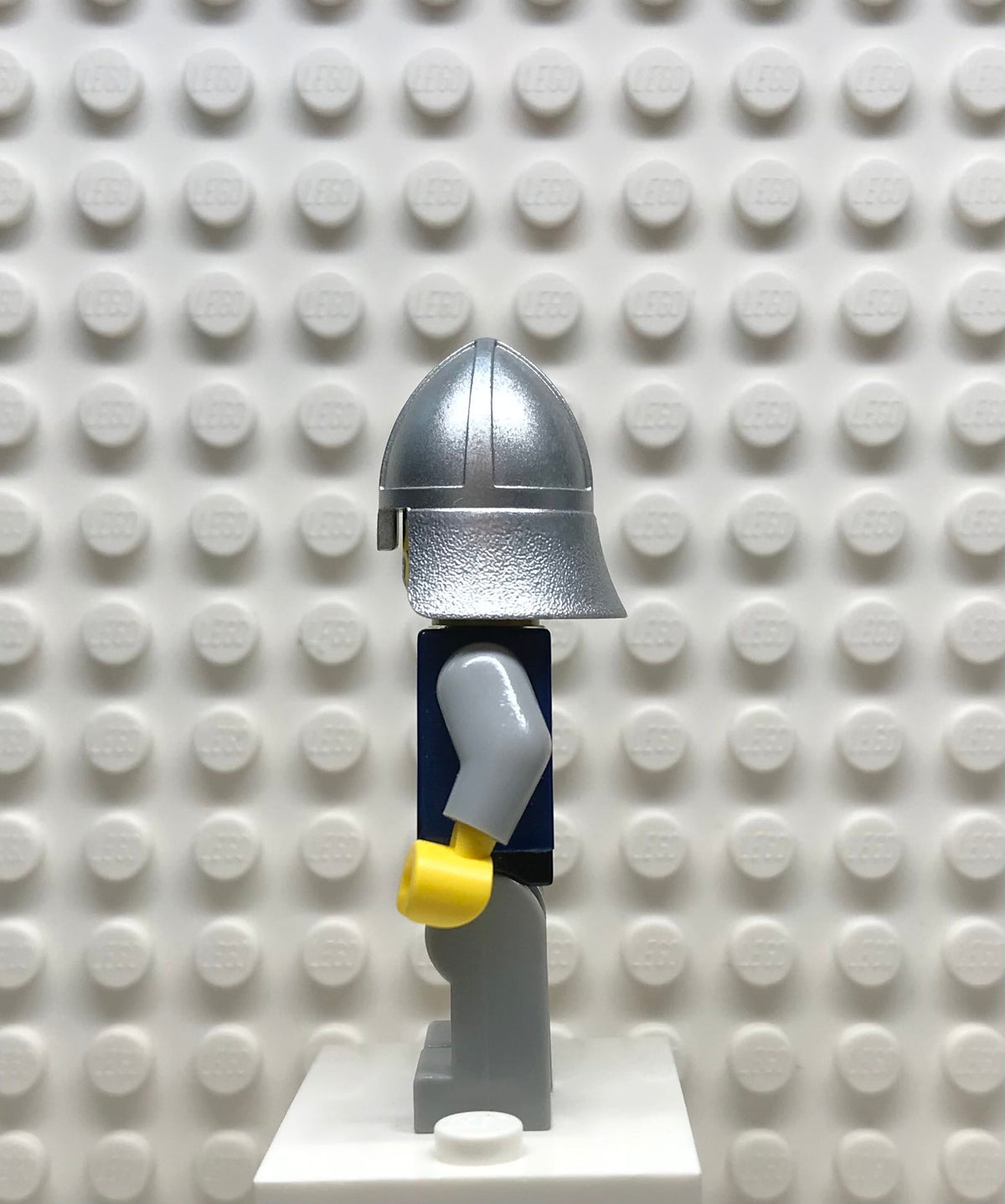Fantasy Era, Crown Knight Scale Mail with Crown, Helmet with Neck Protector, Scar Across Lip, cas338