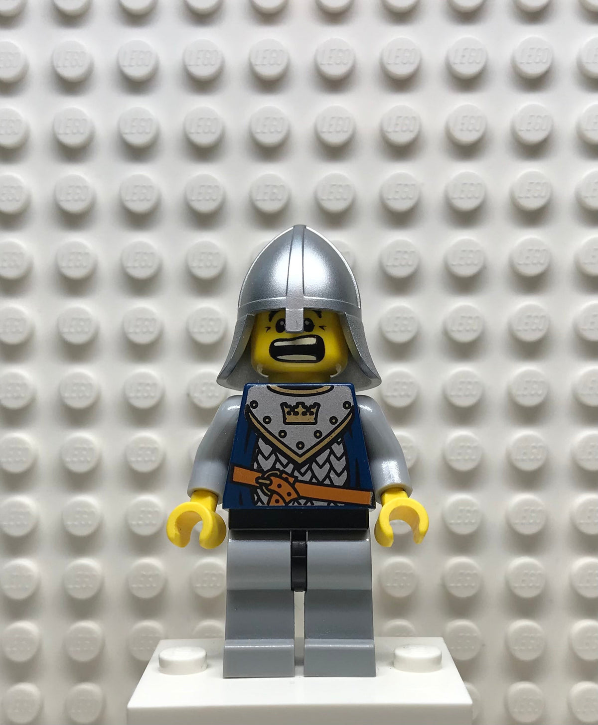 Fantasy Era, Crown Knight Scale Mail with Crown, Helmet with Neck Protector, Dual Sided Head, cas341