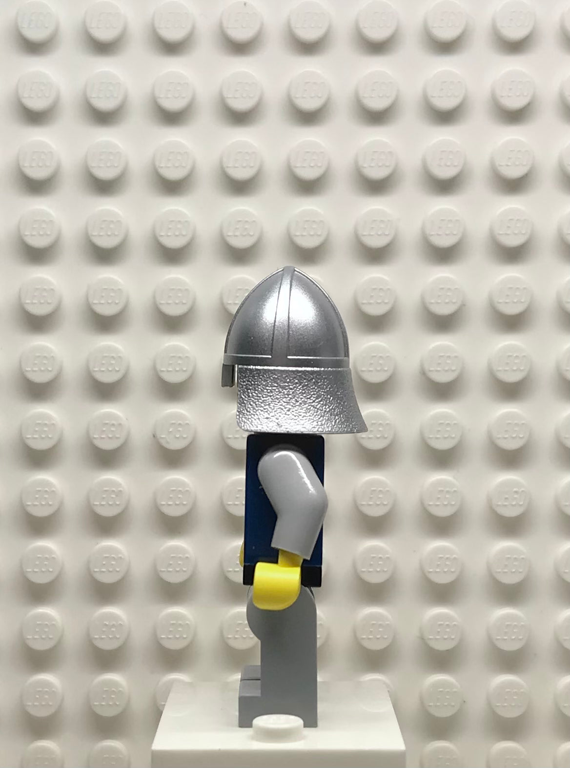 Fantasy Era, Crown Knight Scale Mail with Crown, Helmet with Neck Protector, 3 Spots under Left Eye, cas349