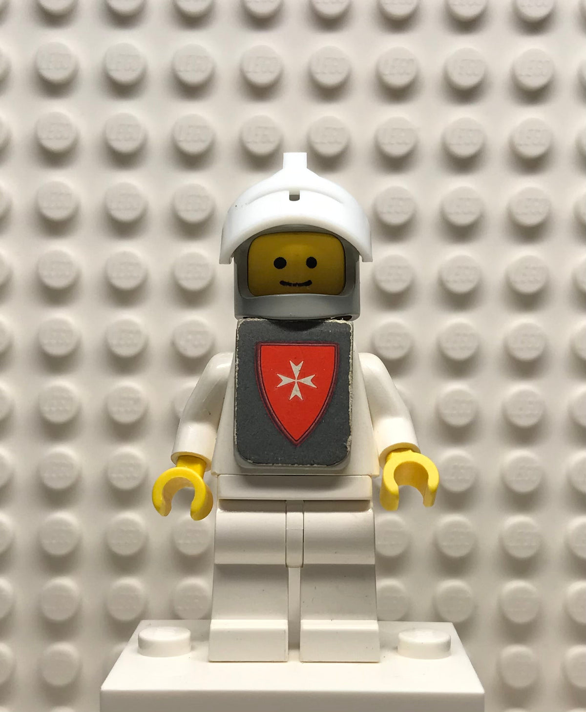 Classic Yellow Castle Knight White Cavalry - with Vest Stickers, cas083s